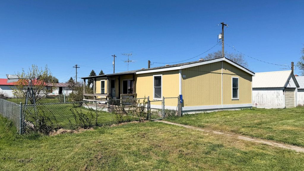 Photo of 1210 2nd St, Davenport, WA 99122 (MLS # 202616141)
