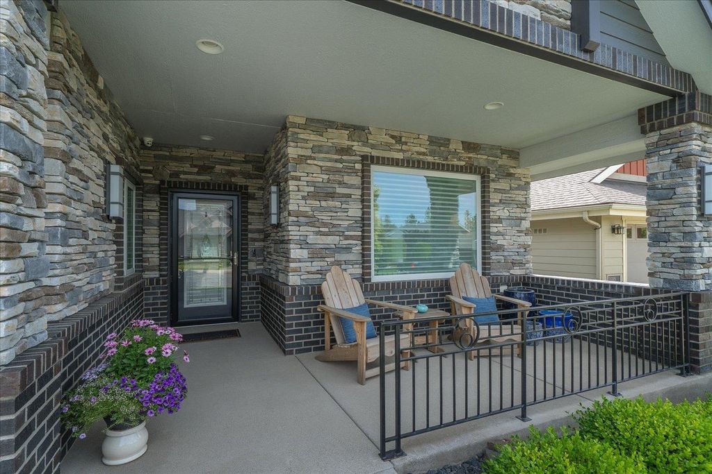 Photo of 2605 S Cherrytree Ln, Spokane, WA 99203 (MLS # 202616350)