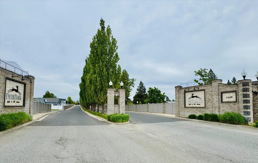 Photo of 1013 N Country Club Dr, Deer Park, WA 99006 (MLS # 202625104)