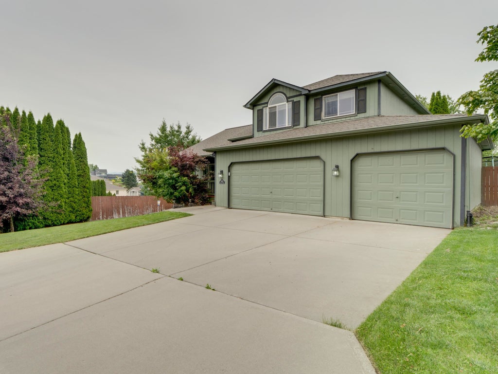 Photo of 18105 E Crescent Dr, Greenacres, WA 99016 (MLS # 202621305)