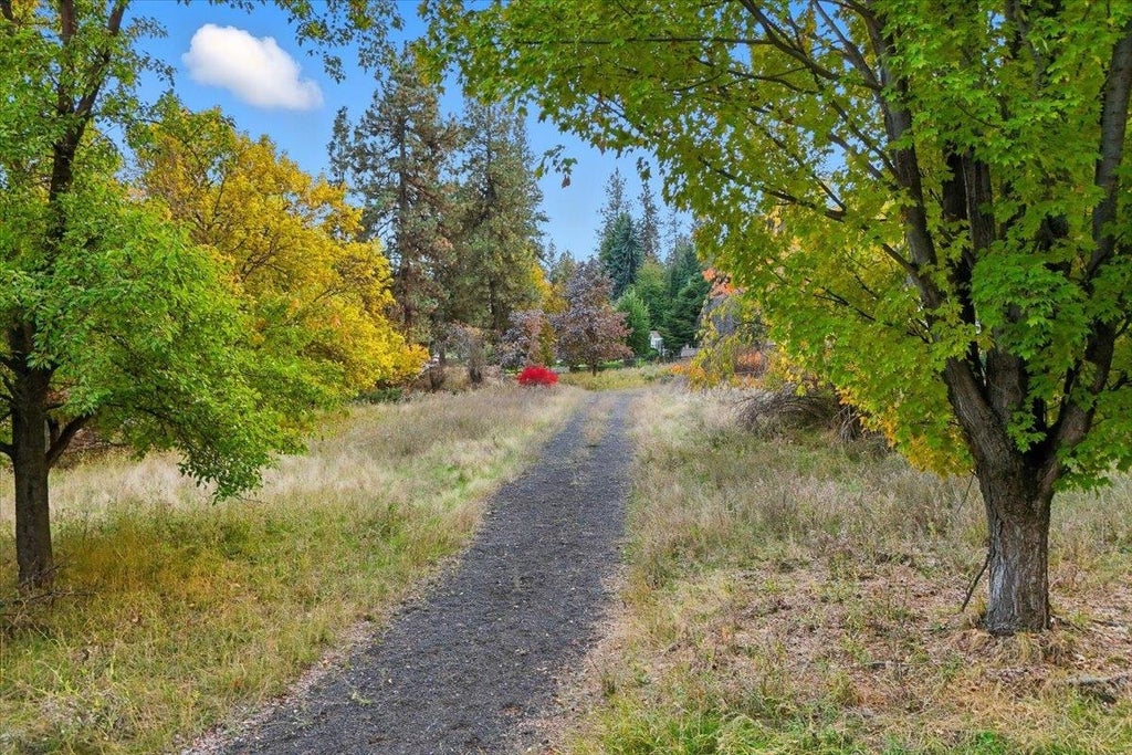 Photo of 7507 N Country Homes Blvd, Spokane, WA 99208 (MLS # 202620488)