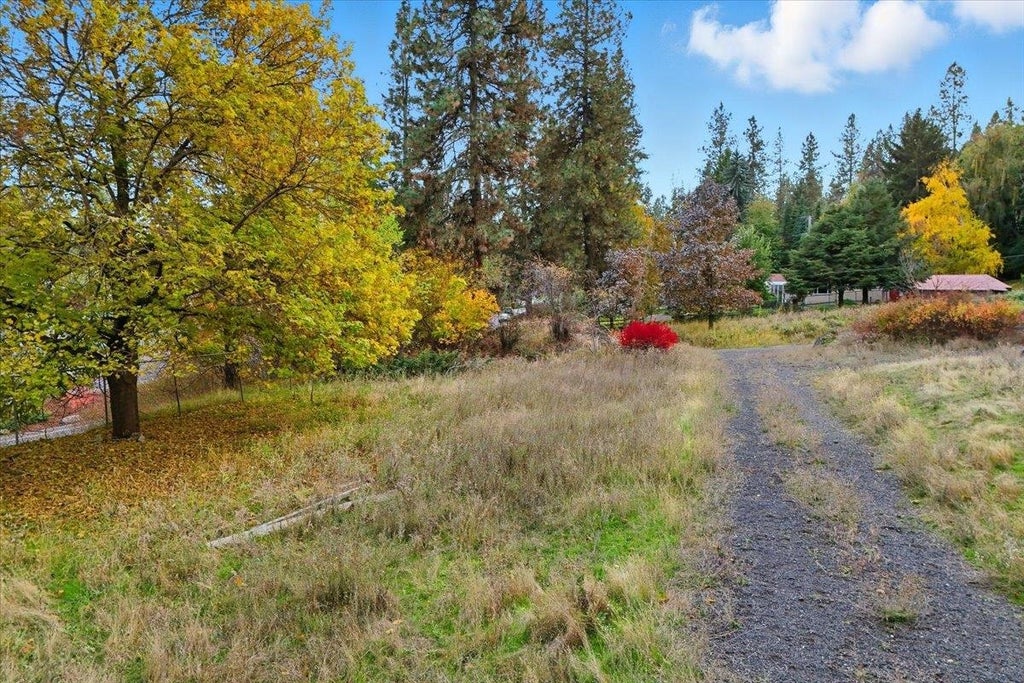 Photo of 7507 N Country Homes Blvd, Spokane, WA 99208 (MLS # 202620488)
