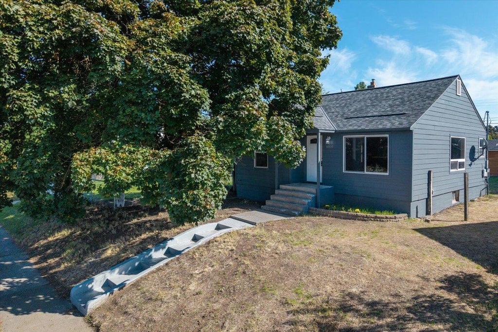 Photo of 4808 N Post St, Spokane, WA 99205 (MLS # 202624546)