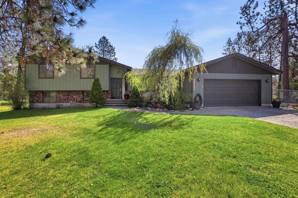 Photo of 28504 N N Cottonwood Rd Rd, Chattaroy, WA 99003 (MLS # 202616577)