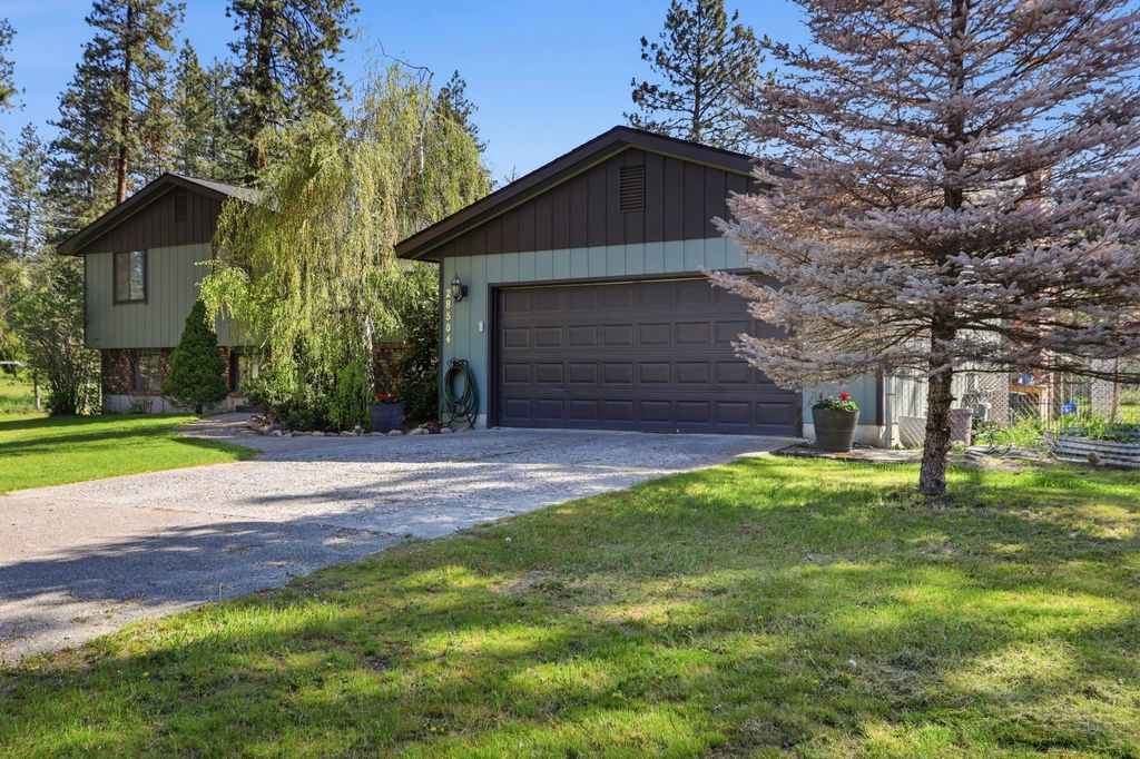 Photo of 28504 N N Cottonwood Rd Rd, Chattaroy, WA 99003 (MLS # 202616577)