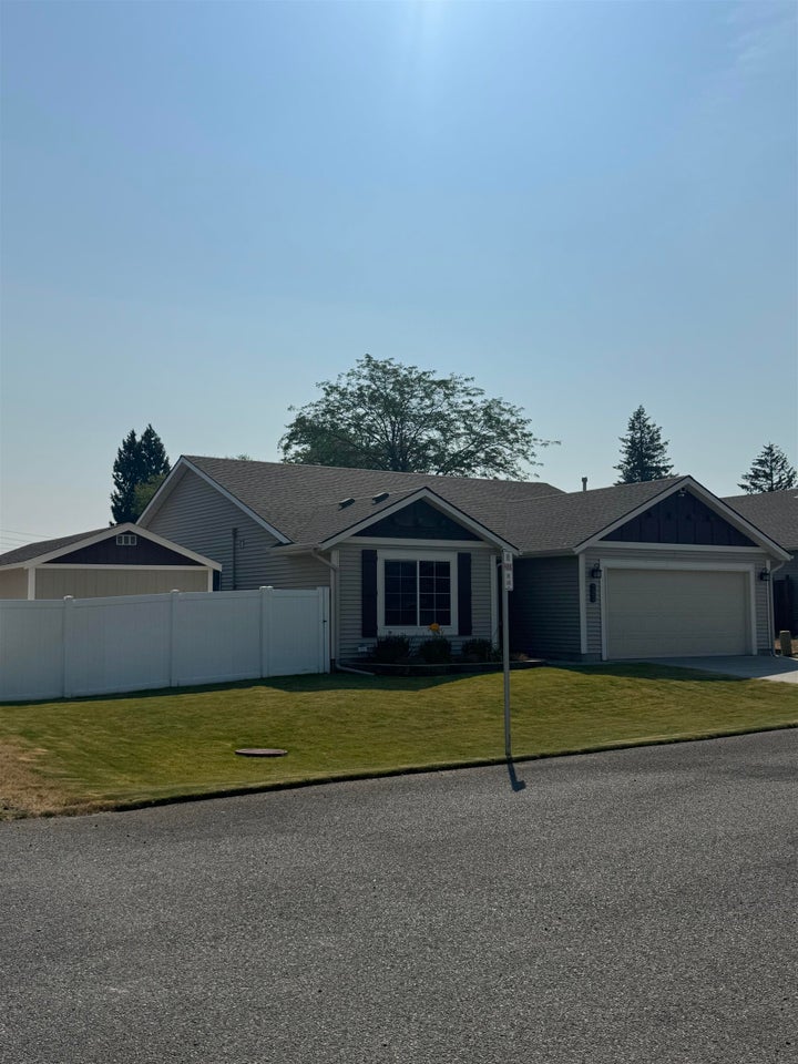 Photo 1 of 39 — 722 N Mamer Ln, Spokane Valley, WA 99216