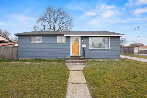 Photo of 1604 E Dalke Ave, Spokane, WA 99208 (MLS # 202617991)