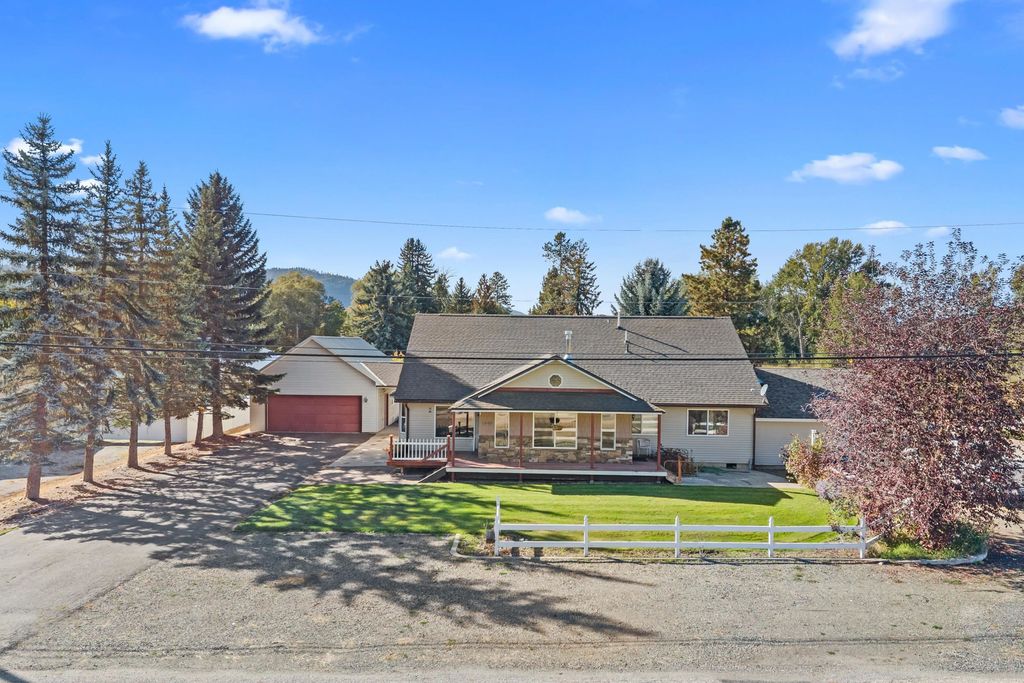 Photo of 1005 N 3rd St, Chewelah, WA 99109 (MLS # 202525449)