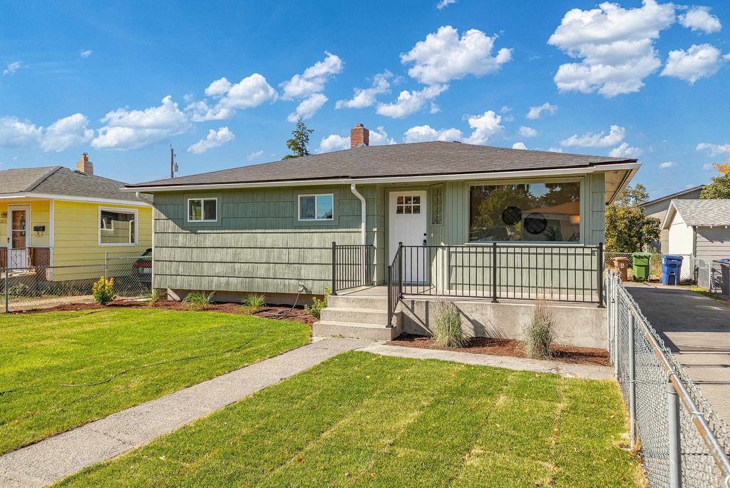 Photo of 2817 N Stone St, Spokane, WA 99207 (MLS # 202525531)