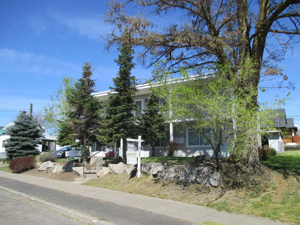 Photo of 547 E Fairview Ave, Spokane, WA 99207 (MLS # 202616283)