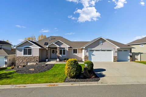 Photo of 1002 W Highpeak Dr, Spokane, WA 99224 (MLS # 202526788)