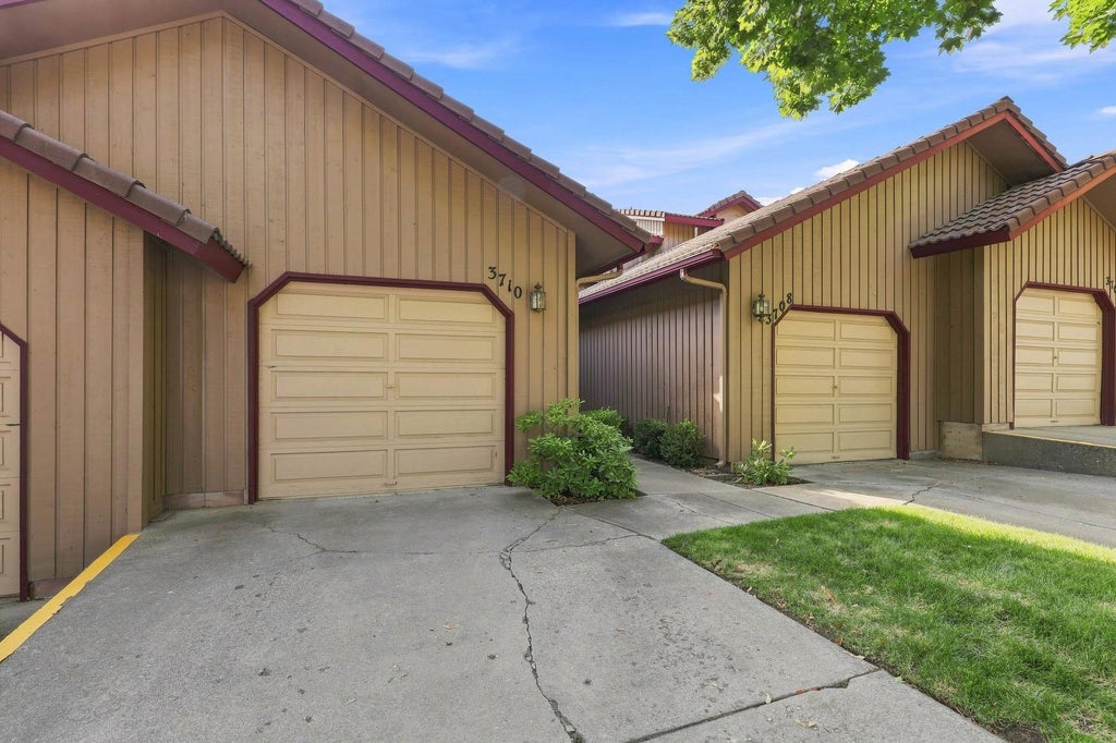 Photo of 3710 S Alder Cir, Spokane, WA 99223 (MLS # 202623311)