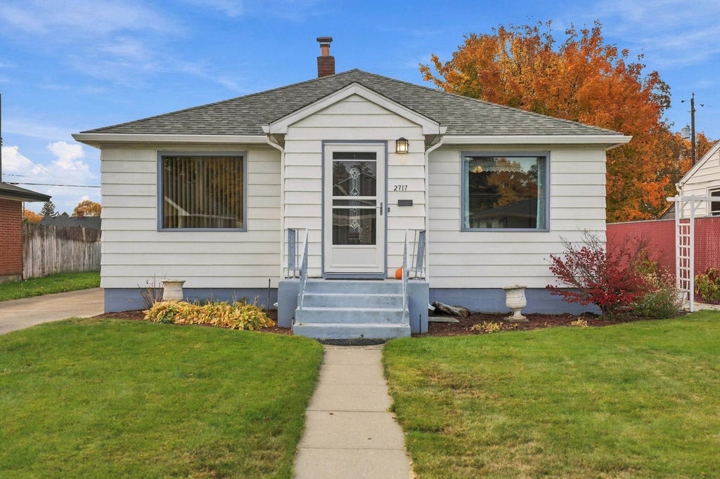 Photo of 2717 N Lee St, Spokane, WA 99207 (MLS # 202626220)