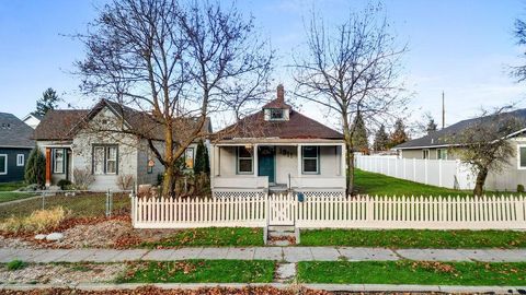 Photo of 1911 E 6th Ave, Spokane, WA 99202 (MLS # 202527014)