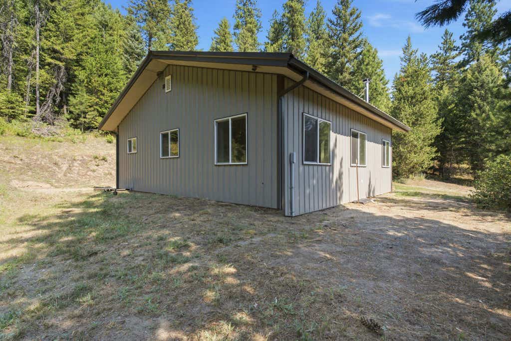 Photo of 139 Mountain Bluff Ave, Newport, WA 99156 (MLS # 202622083)
