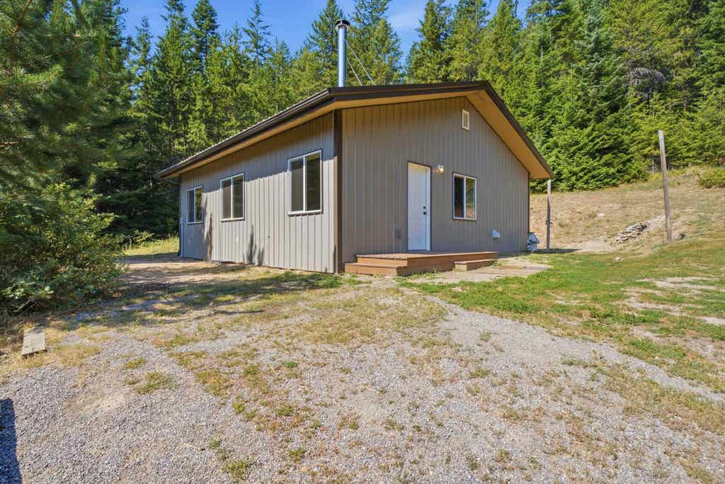 Photo of 139 Mountain Bluff Ave, Newport, WA 99156 (MLS # 202622083)