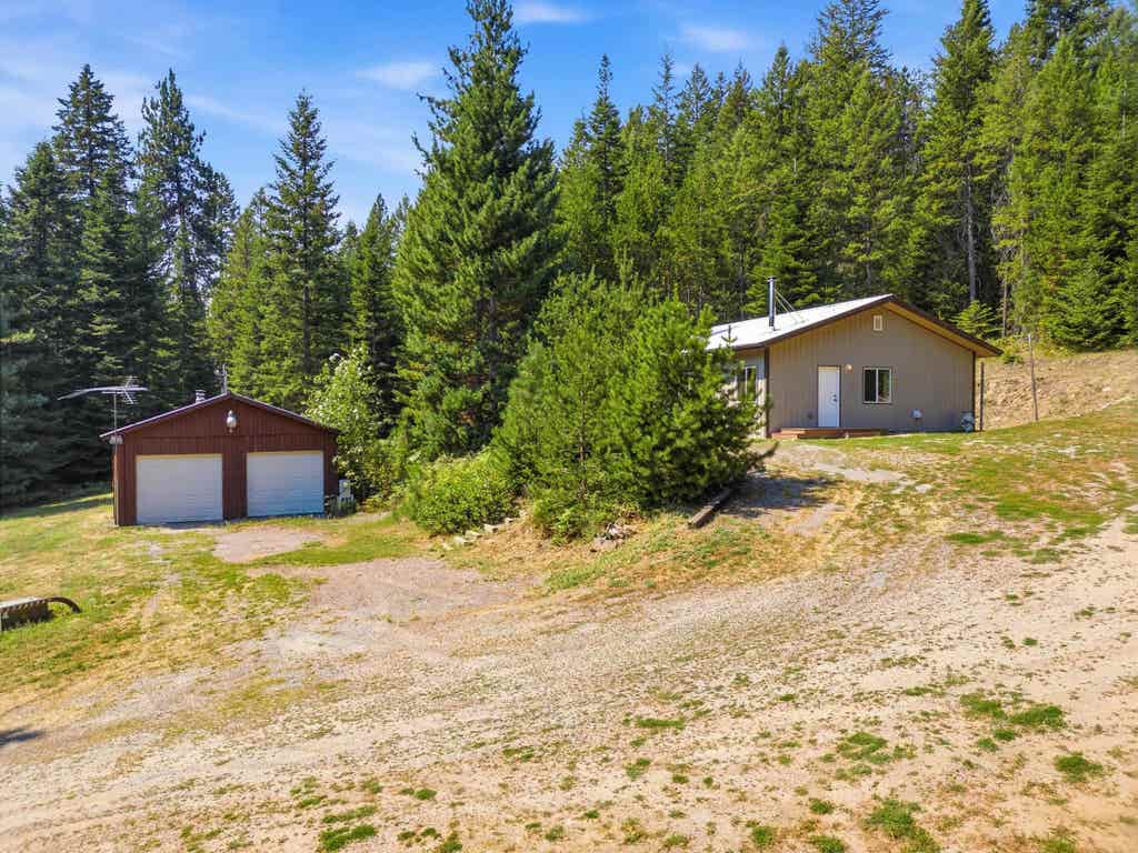Photo of 139 Mountain Bluff Ave, Newport, WA 99156 (MLS # 202622083)