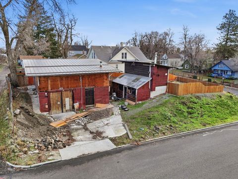 Photo of 1808 N Cannon St, Spokane, WA 99201 (MLS # 202527782)