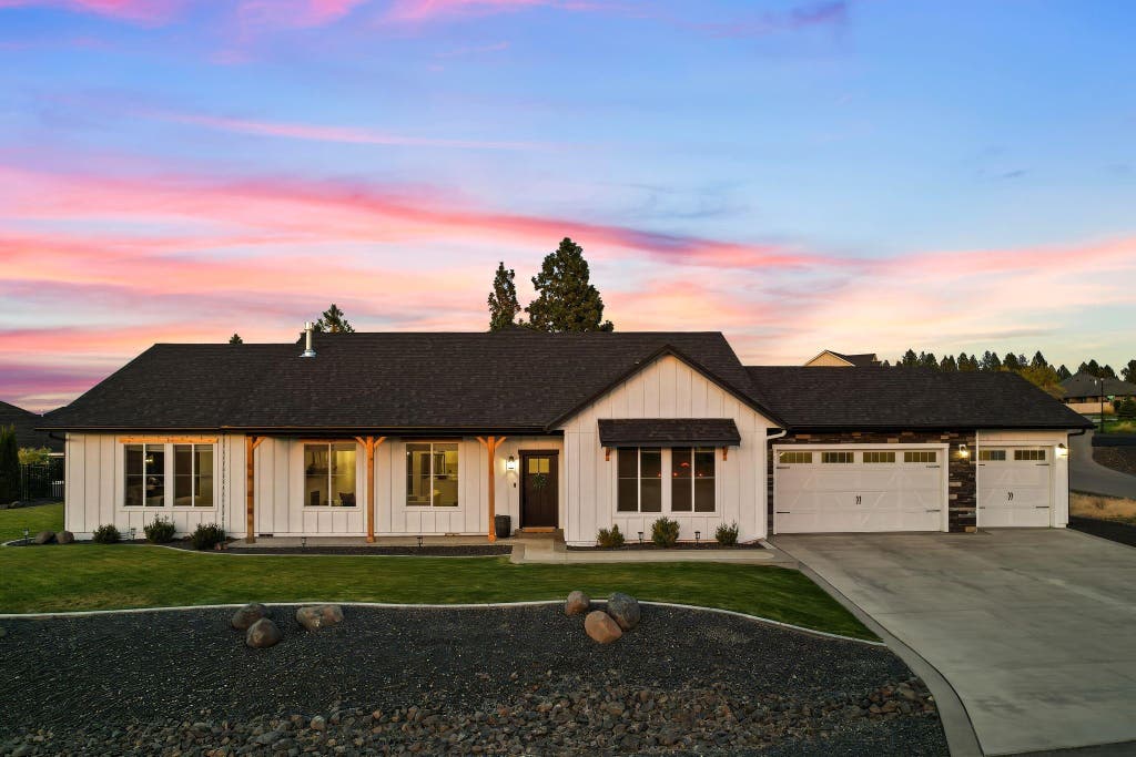 Photo of 2539 S Man O War Ln, Spokane Valley, WA 99037 (MLS # 202622081)
