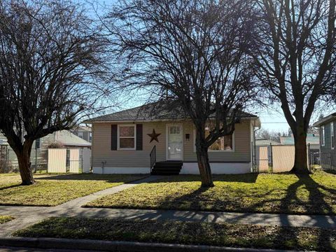 Photo of 914 E Joseph Ave, Spokane, WA 99207 (MLS # 202612157)