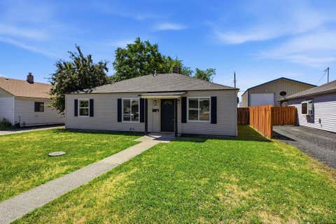 Photo of 3014 E Ermina Ave, Spokane, WA 99207 (MLS # 202619267)