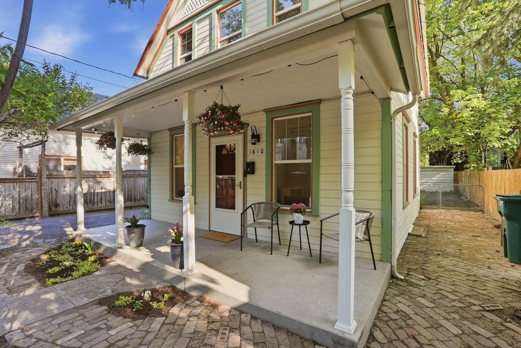 Photo of 1610 W Wilson Ave, Spokane, WA 99201 (MLS # 202616270)