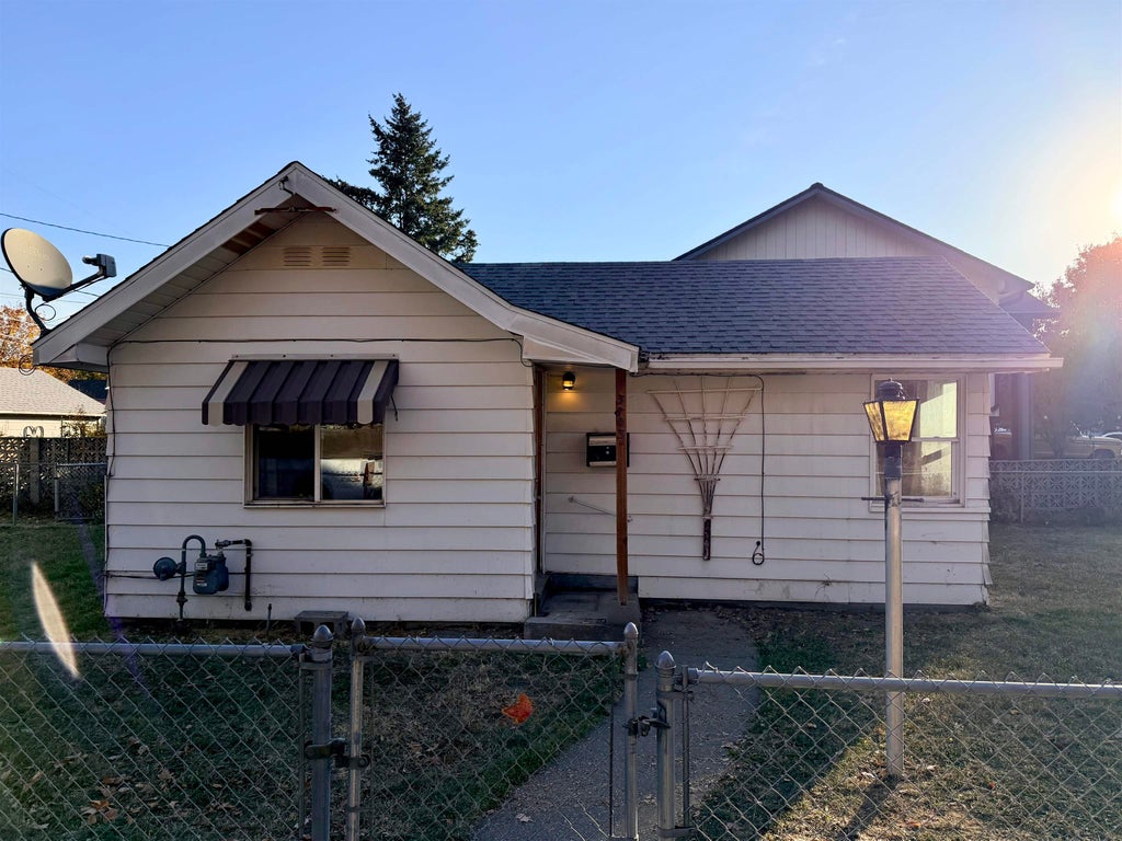 Photo of 3803 E 5TH Ave, Spokane, WA 99202 (MLS # 202626099)