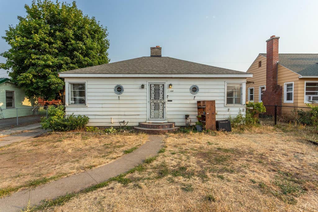 Photo of 1108 E Wellesley Ave, Spokane, WA 99207 (MLS # 202622244)