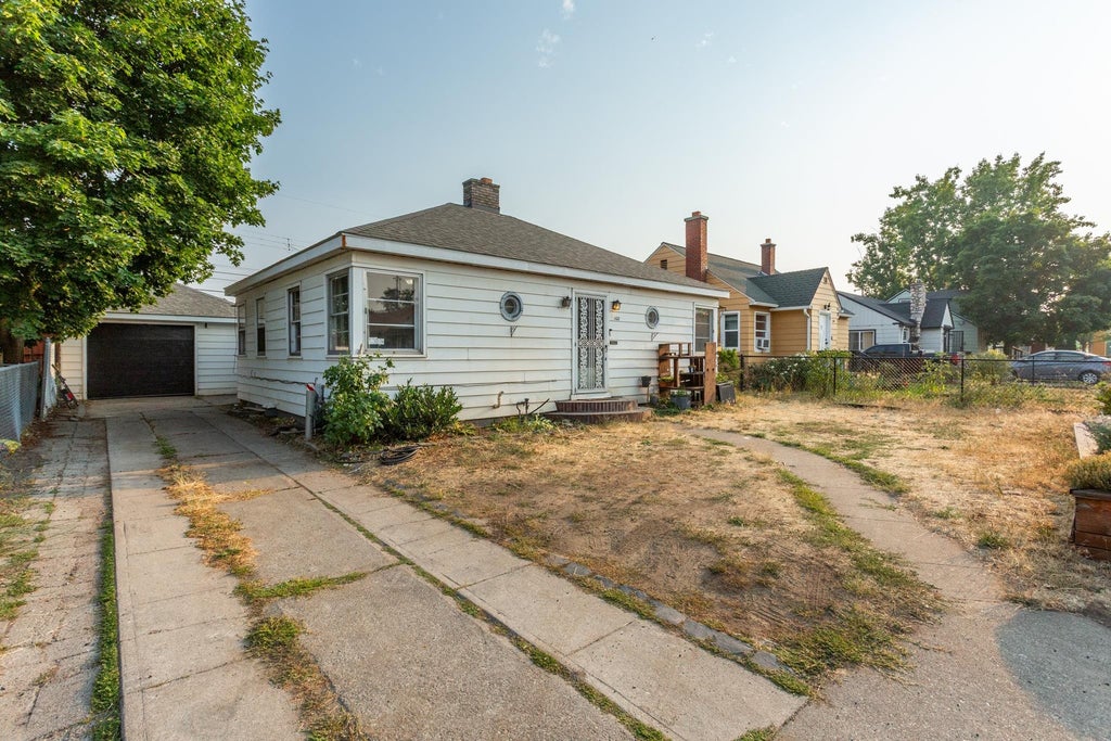 Photo of 1108 E Wellesley Ave, Spokane, WA 99207 (MLS # 202622244)