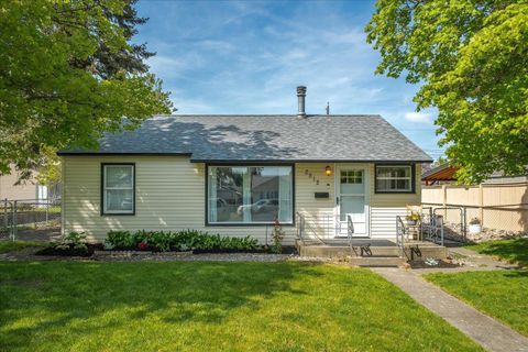 Photo of 2512 W OLYMPIC Ave, Spokane, WA 99205 (MLS # 202616762)