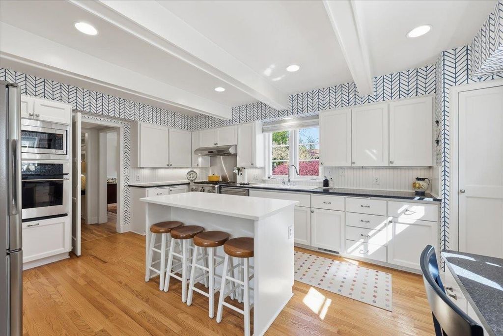 Photo of 1228 E Overbluff Rd, Spokane, WA 99203 (MLS # 202616300)