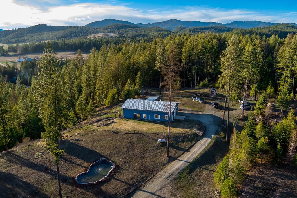 Photo of 2559 United Copper Mine Rd, Chewelah, WA 99109 (MLS # 202616197)