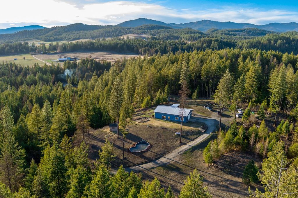 Photo of 2559 United Copper Mine Rd, Chewelah, WA 99109 (MLS # 202616197)