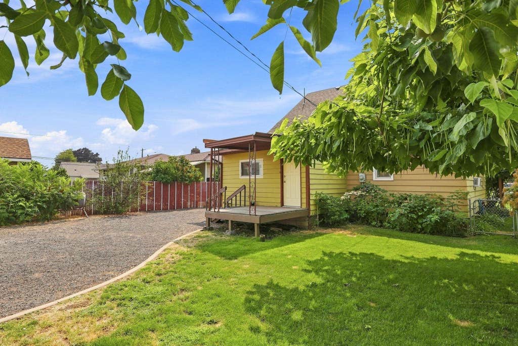 Photo of 3017 E Nora Ave, Spokane, WA 99207 (MLS # 202622259)
