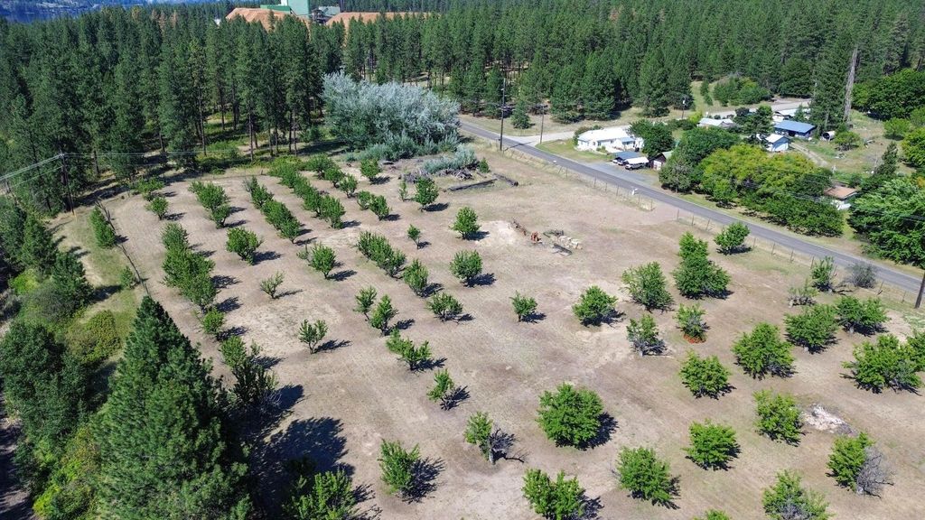 Photo of 1244 Peachcrest Rd, Kettle Falls, WA 99141 (MLS # 202621051)