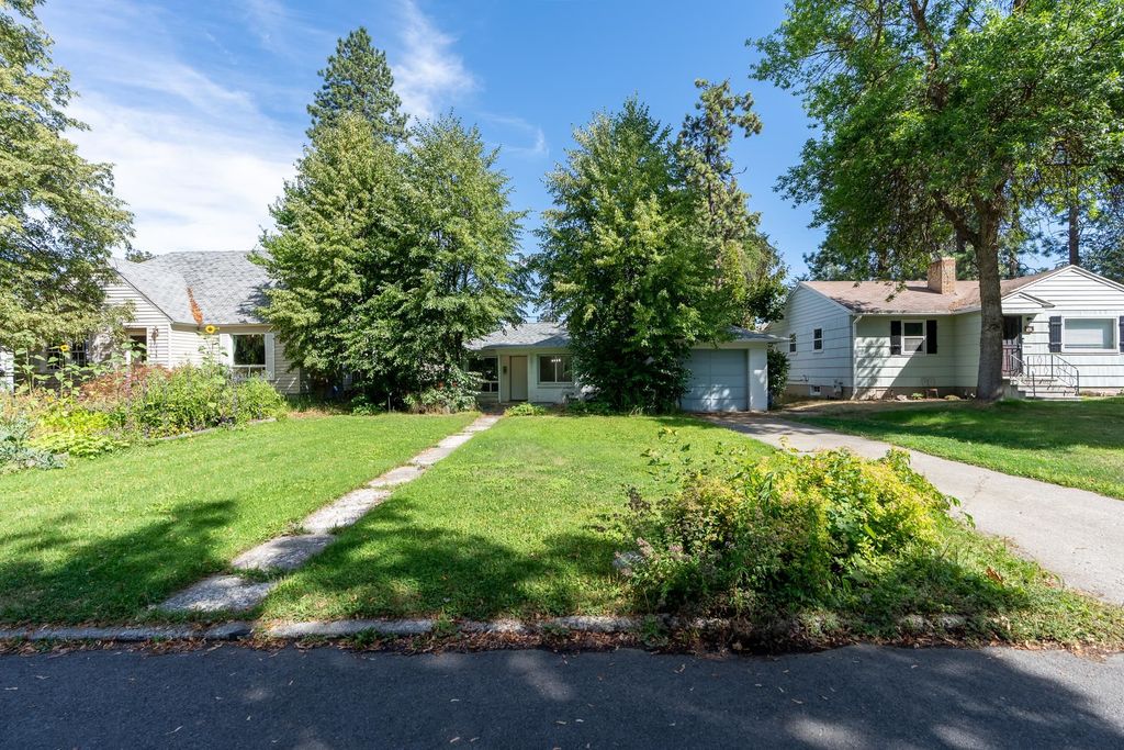 Photo of 1307 E Thurston Ave, Spokane, WA 99203 (MLS # 202615663)