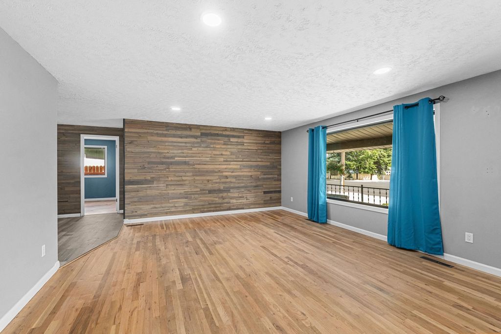 Photo of 412 E Cozza Dr, Spokane, WA 99208 (MLS # 202618842)