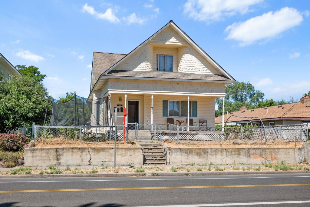 Photo of 1423 N Post St, Spokane, WA 99201 (MLS # 202621003)