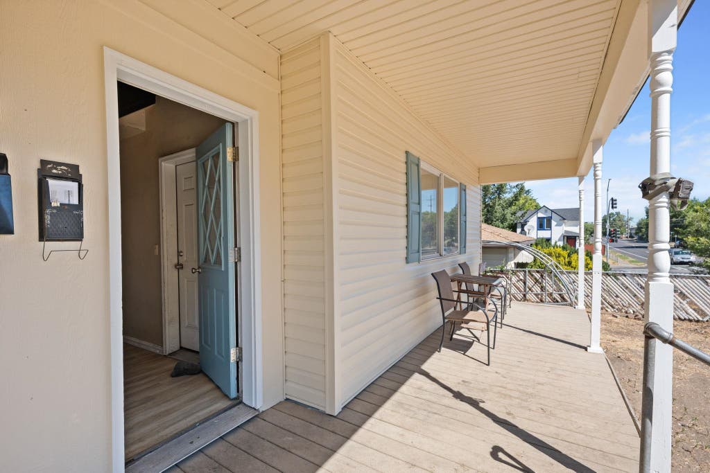Photo of 1423 N Post St, Spokane, WA 99201 (MLS # 202621003)