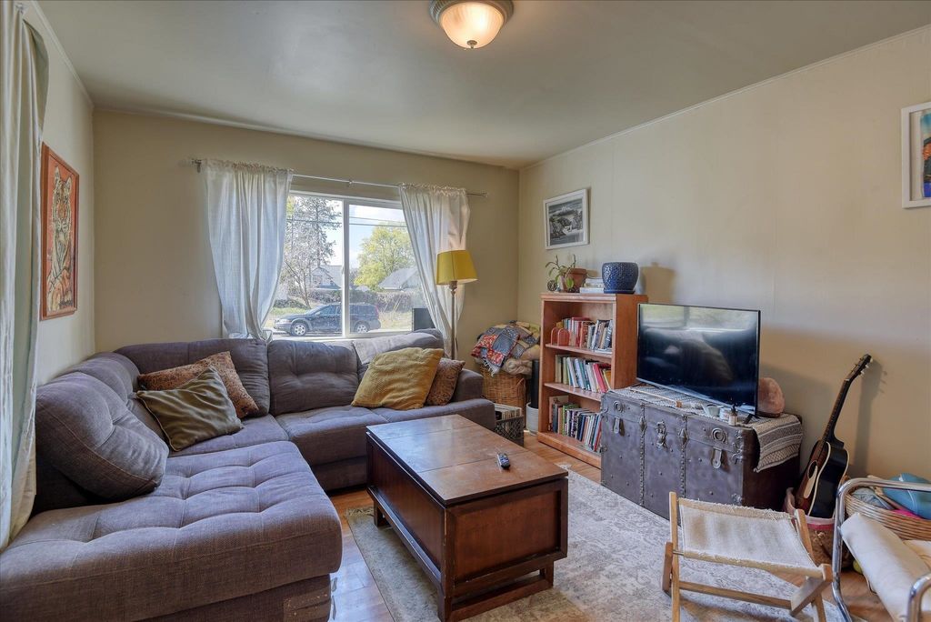 Photo of 735 S Sherman St, Spokane, WA 99202 (MLS # 202615680)