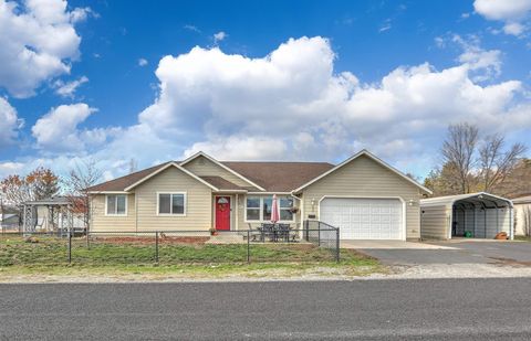 Photo of 3005 N Carnahan St, Spokane, WA 99217 (MLS # 202526981)