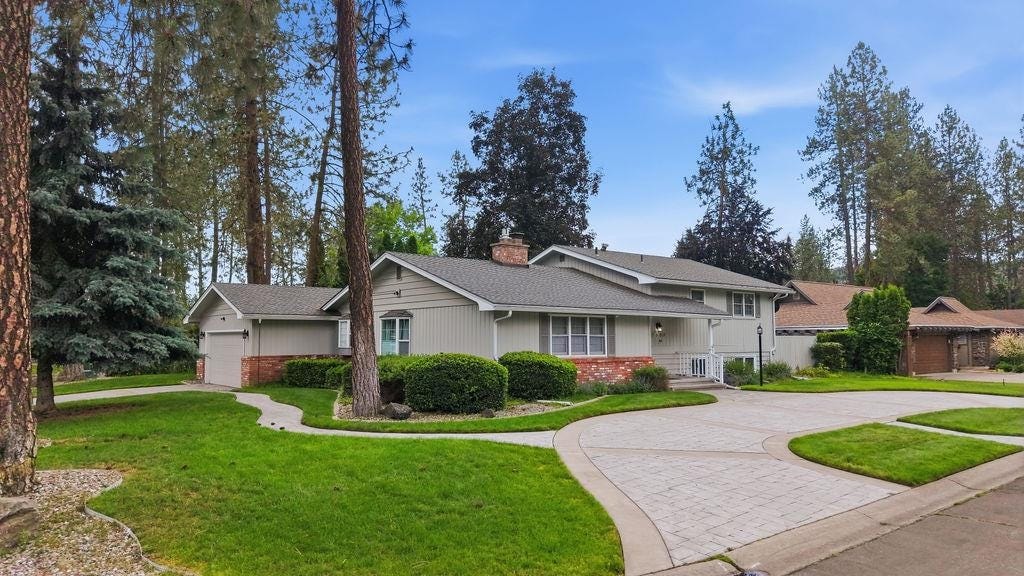 Photo of 1005 W Bellwood Dr, Spokane, WA 99218 (MLS # 202621082)
