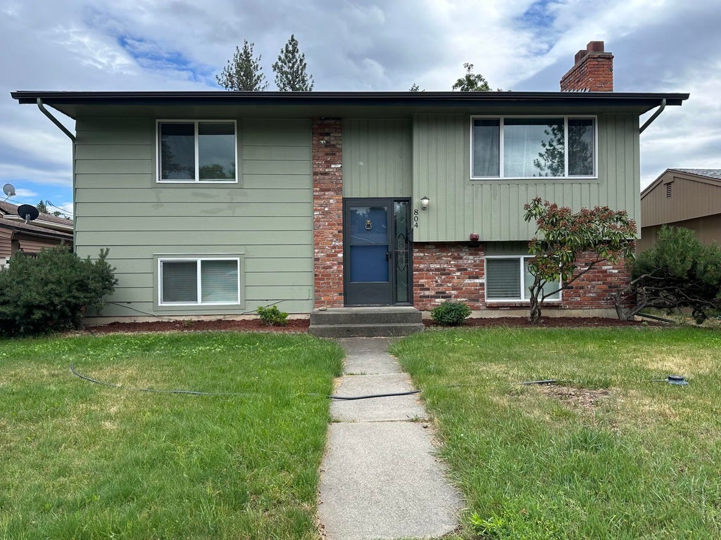 Photo of 804 E 37th Ave, Spokane, WA 99203 (MLS # 202620588)