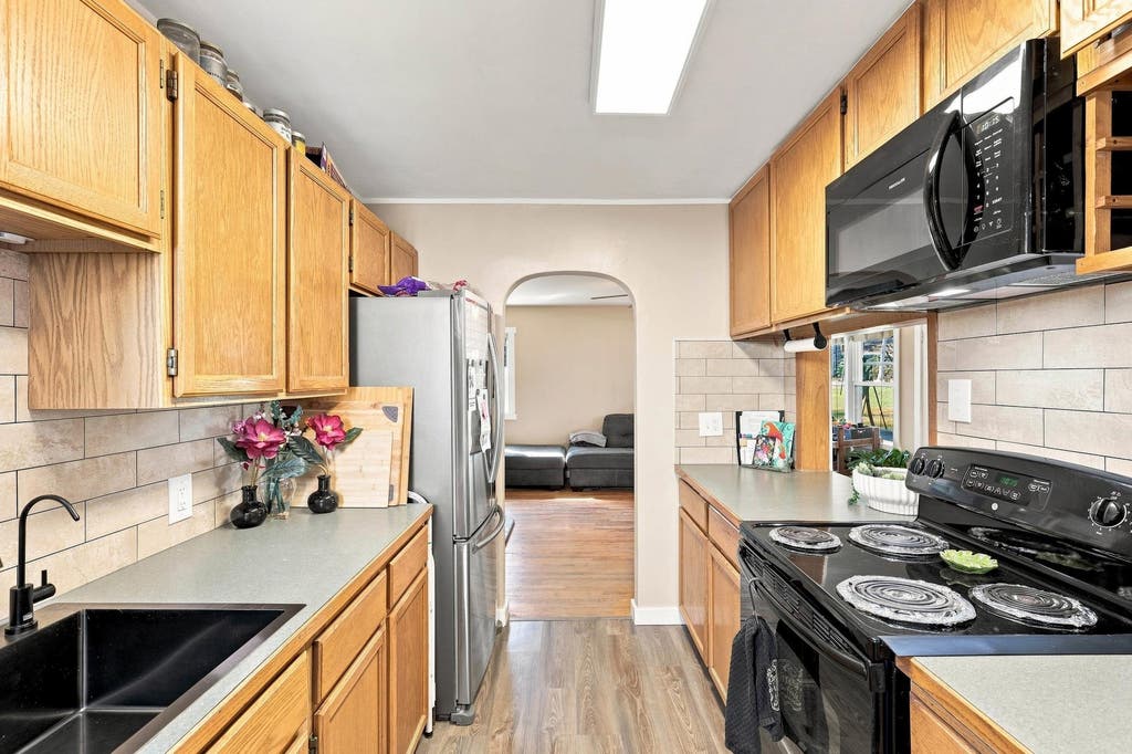 Photo of 129 S Pine St, Rockford, WA 99030 (MLS # 202622984)