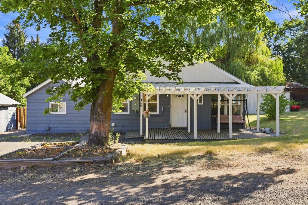 Photo of 129 S Pine St, Rockford, WA 99030 (MLS # 202622984)
