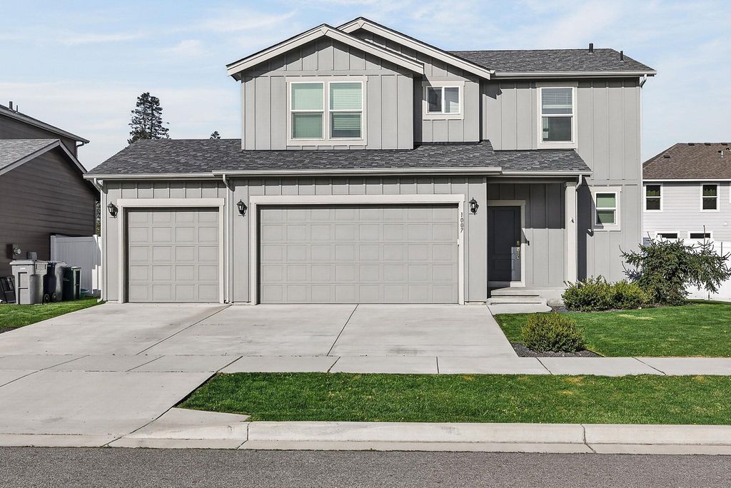 Photo of 1007 N Viewmont Rd, Greenacres, WA 99016 (MLS # 202615664)