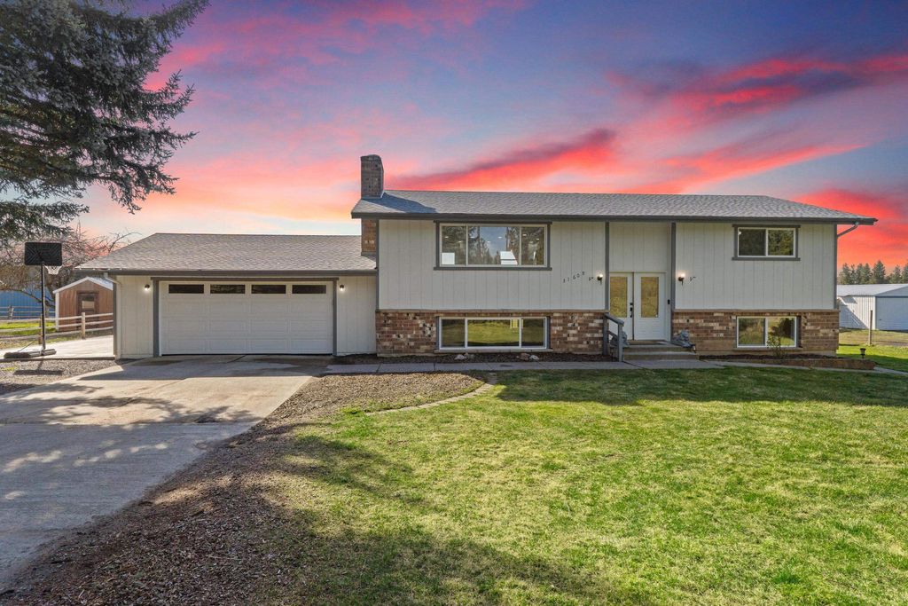 Photo of 31609 N Cleveland Rd, Deer Park, WA 99006 (MLS # 202614873)