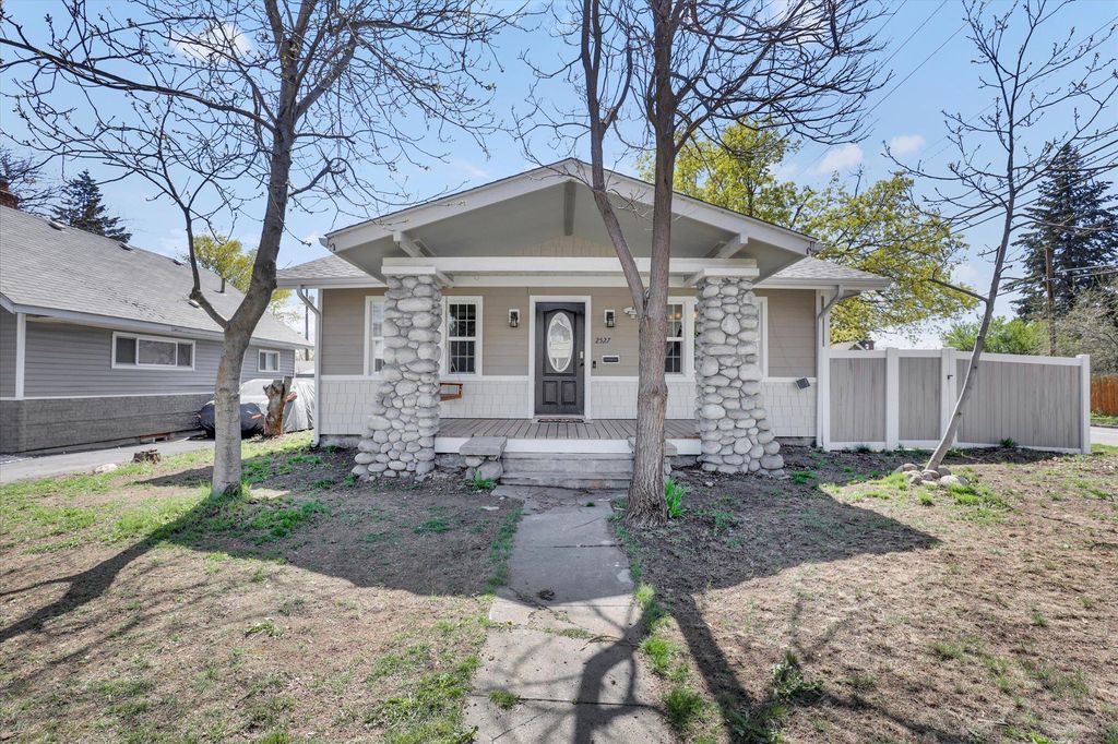 Photo of 2527 W Liberty Ave, Spokane, WA 99205 (MLS # 202616045)