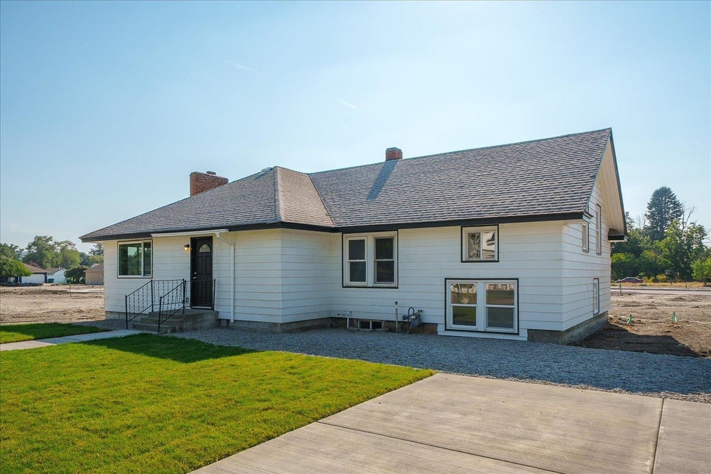 Photo of 525 N Long Rd, Greenacres, WA 99016 (MLS # 202623289)