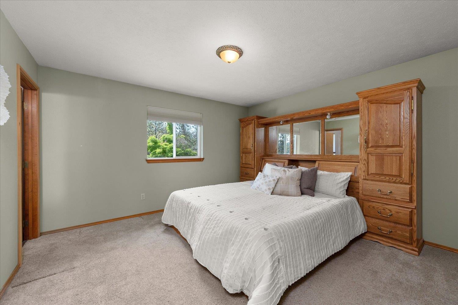 Photo 15 of 41 of 17212 N Meadowview Ct house